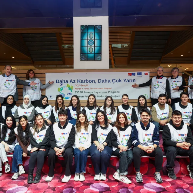 Öğrencilerimiz Sürdürülebilir Gelecek İçin Ağaç Dikme Etkinliği Düzenledi