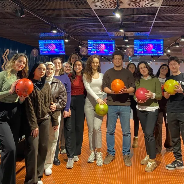 Hemşirelik Bölümü Öğrencileri Bowling Etkinliğinde Bir Araya Geldi